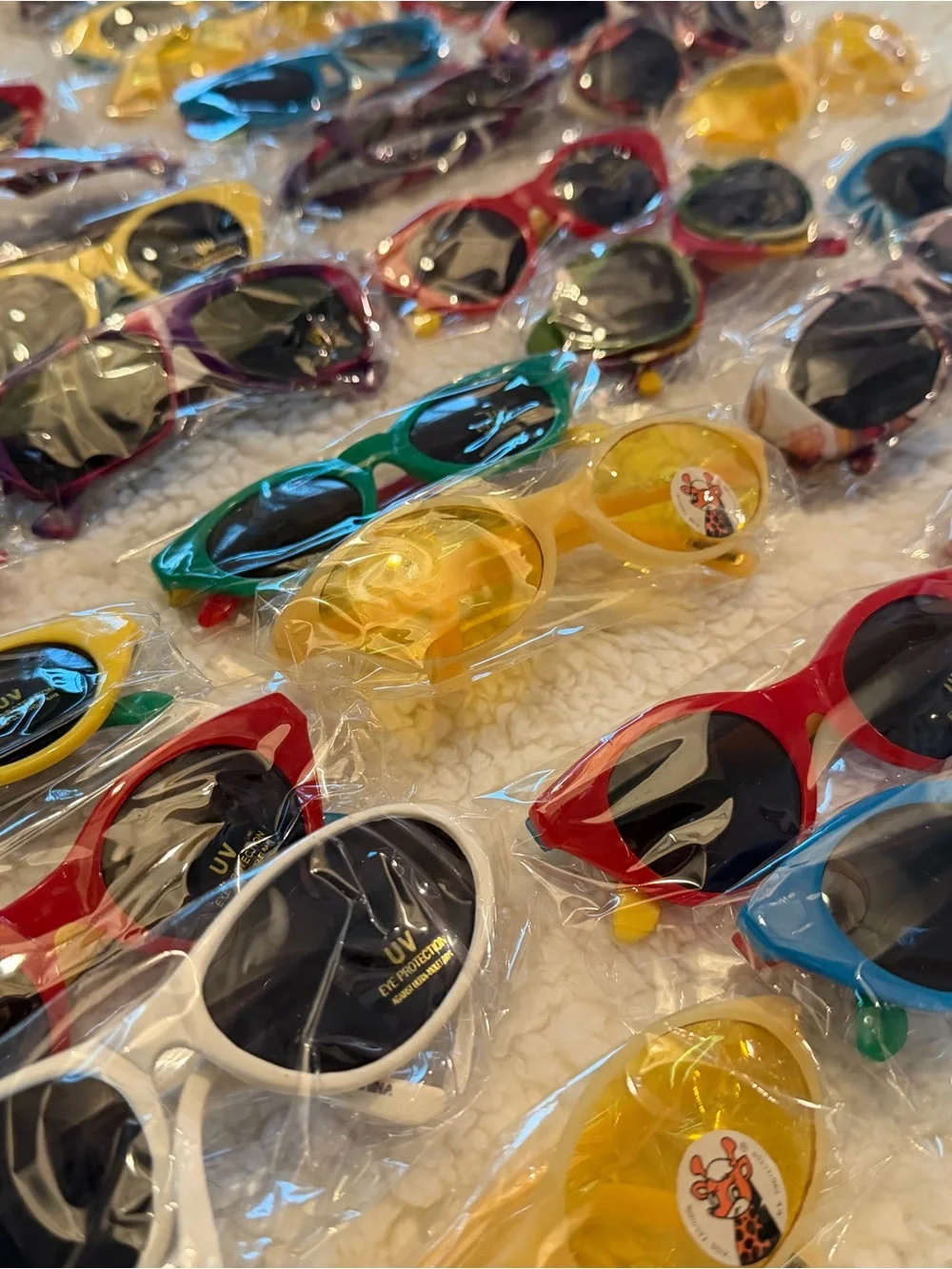 VINTAGE WHOLESALE LOT! 50 90’s Retro Childrens Sunglasses NEW 72602